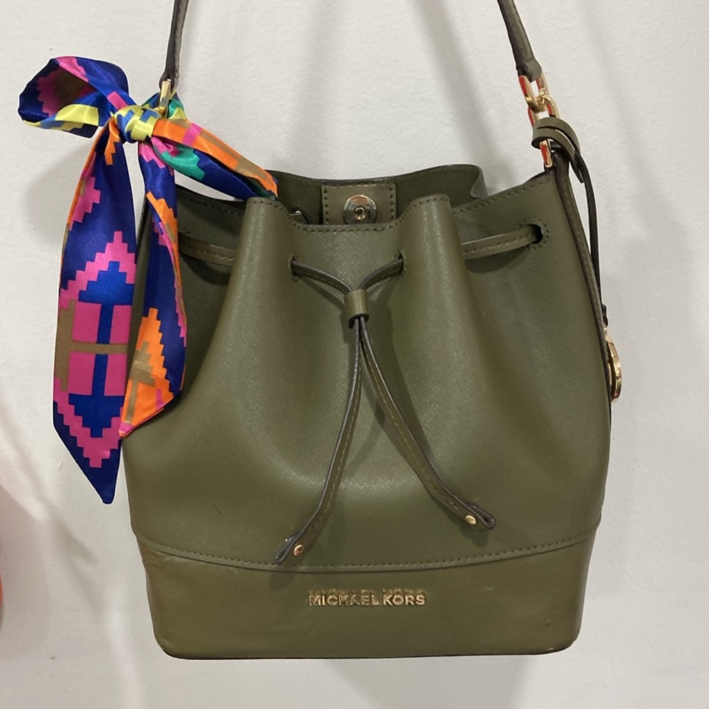 Michael Kors Bucket Purse